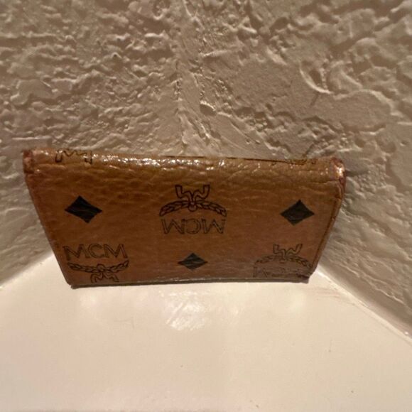 MCM Key Holder All Over Logo Print Golden Brown Leather 4 Ring Key Case - Picture 2 of 12